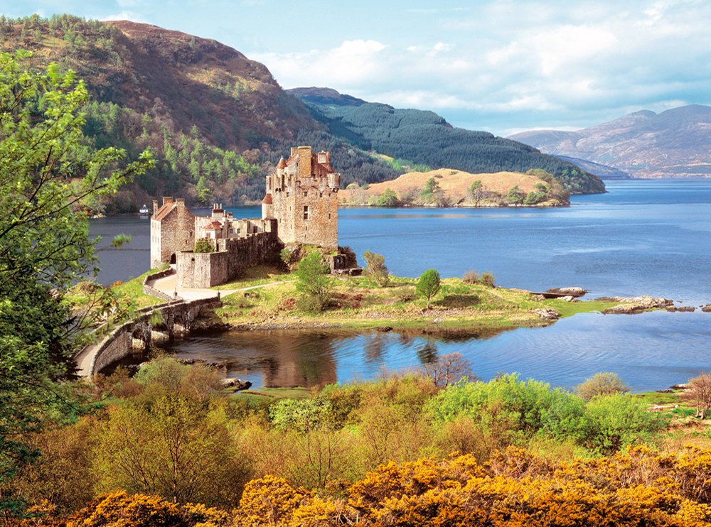 Castorland "Eilean Donan Castle, Scotland Puzzle (2000 Piece)