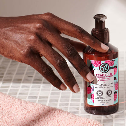 Yves Rocher Bath and Shower Body Gel 400 ml. / 13.5 fl.oz. - 200 ml. / 6.7 fl.oz.